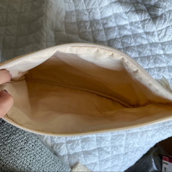 New bridal emergency bag 12 X 9 1/2 - holds all your essentials! - Picture 2 of 2